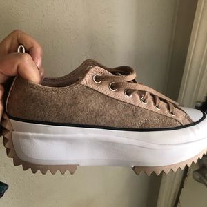 RARE Converse Run Star Hike Low Tops in Beige/Pink.  Worn only once!  SZ 9.5